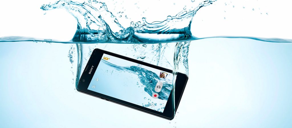 Телефон упал в воду ➔ Что делать при попадании жидкости в смартфон